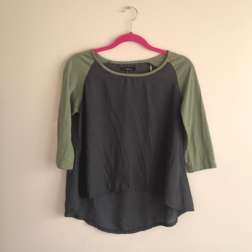 💝 6 items for $6 💝 HYPE Flowy High Low Shirt Size M